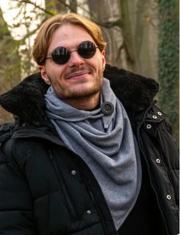 Men’s cotton triangle scarf with wooden button Ashton