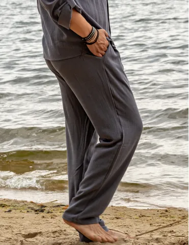 Men's linen trousers are loose in the pockets. BALI