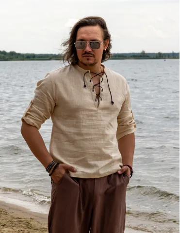 Men's linen trousers with a loose fit and elasticated waistband.