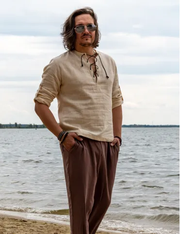 Men's linen trousers with a loose fit and elasticated waistband.