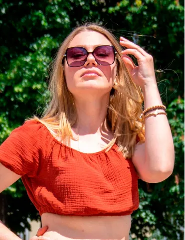 Blouse with open bottom