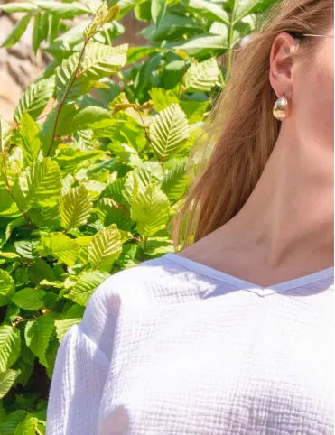 Blouse with open bottom