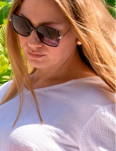 Blouse with open bottom