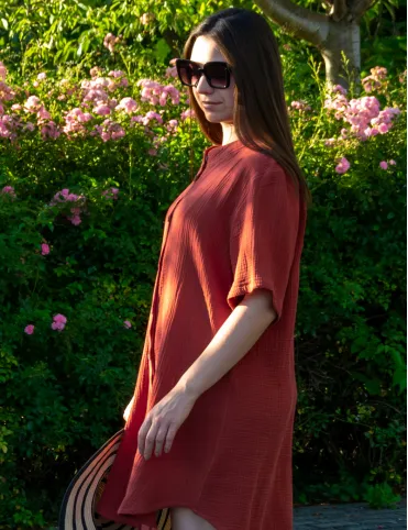 Рыжая бохо рубашка-платье до колена с коротким руковом и пуговицами по всей длинне Риана