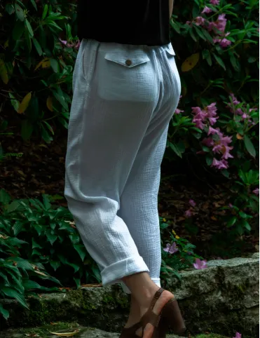 White women's muslin pants with pockets